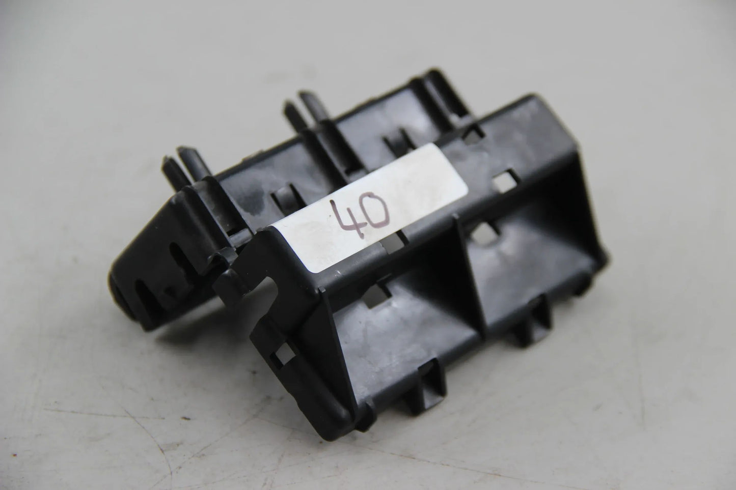 Original BMW E39 E38 Halter Steckverb.Radhaus vorne links NOS NLA 61108365528