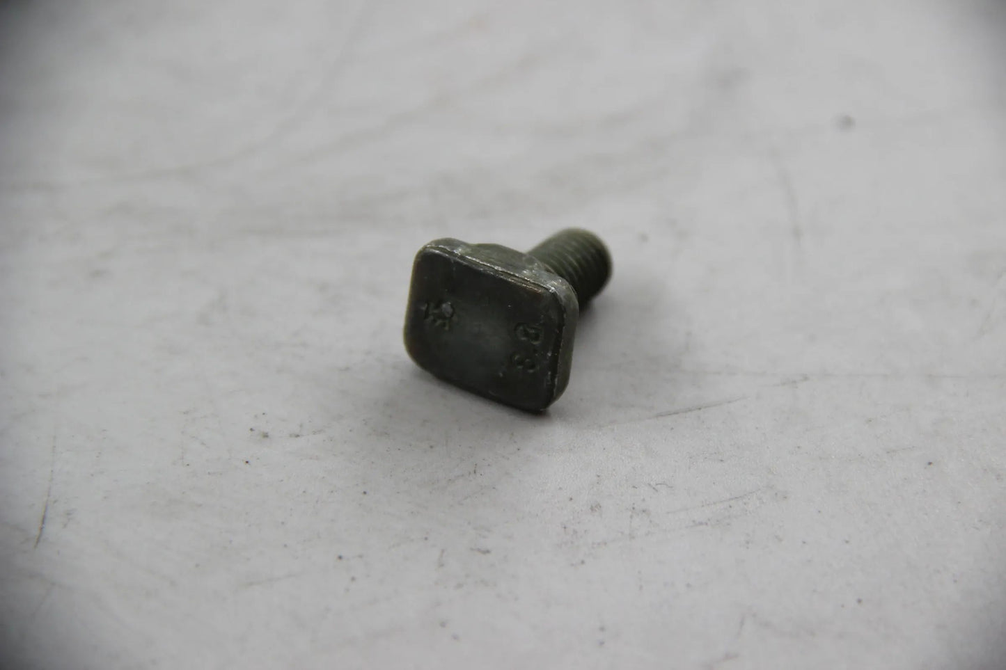 Original BMW E21 E30 E12 E28 E34 E24 E23 E32 Vierkantschraube M8X18 23711130250