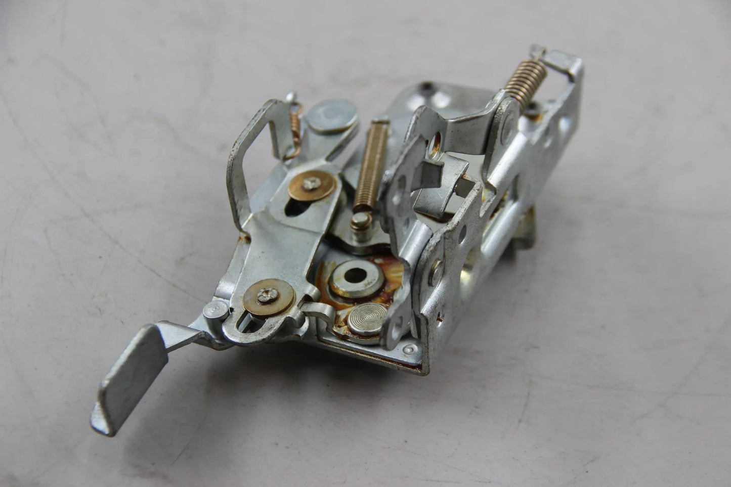 Original BMW E12 518 520 525 528 520i 530i Schloss vorne links 51211823601