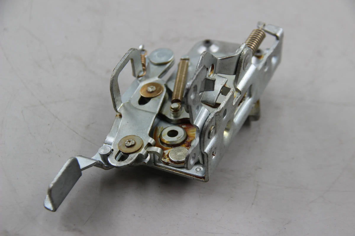 Original BMW E12 518 520 525 528 520i 530i Schloss vorne links 51211823601