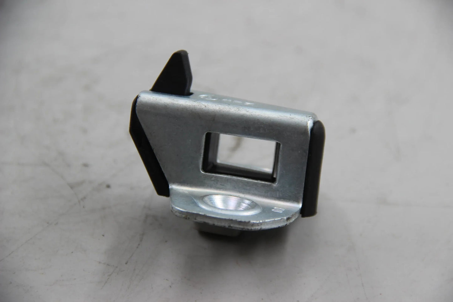 Original BMW E32 E34 Schliesskeil NOS NLA 51219061772