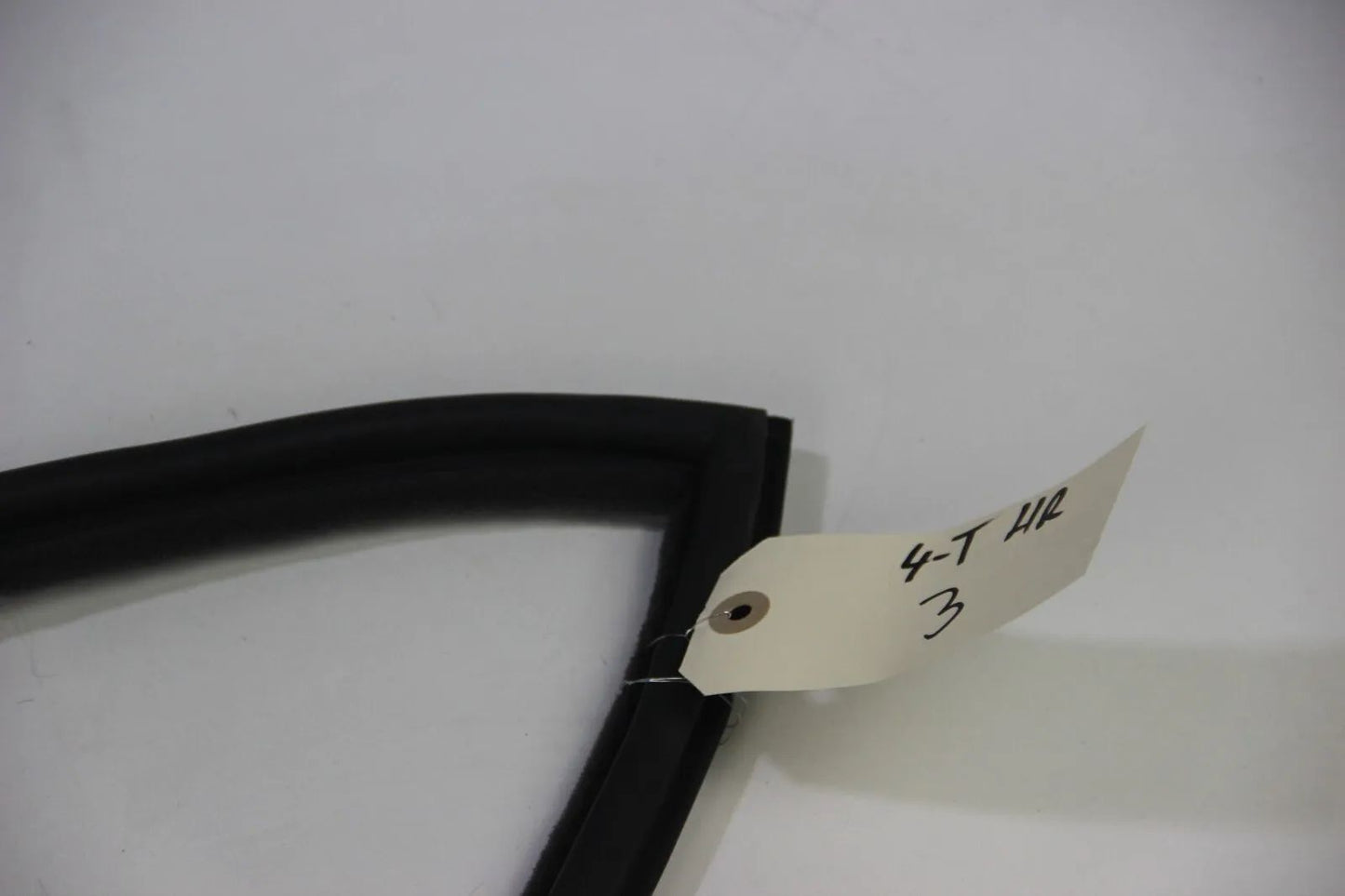 BMW E30 4-Türer Limo Touring 316i-325i Türdichtung hinten rechts Kantenschutz