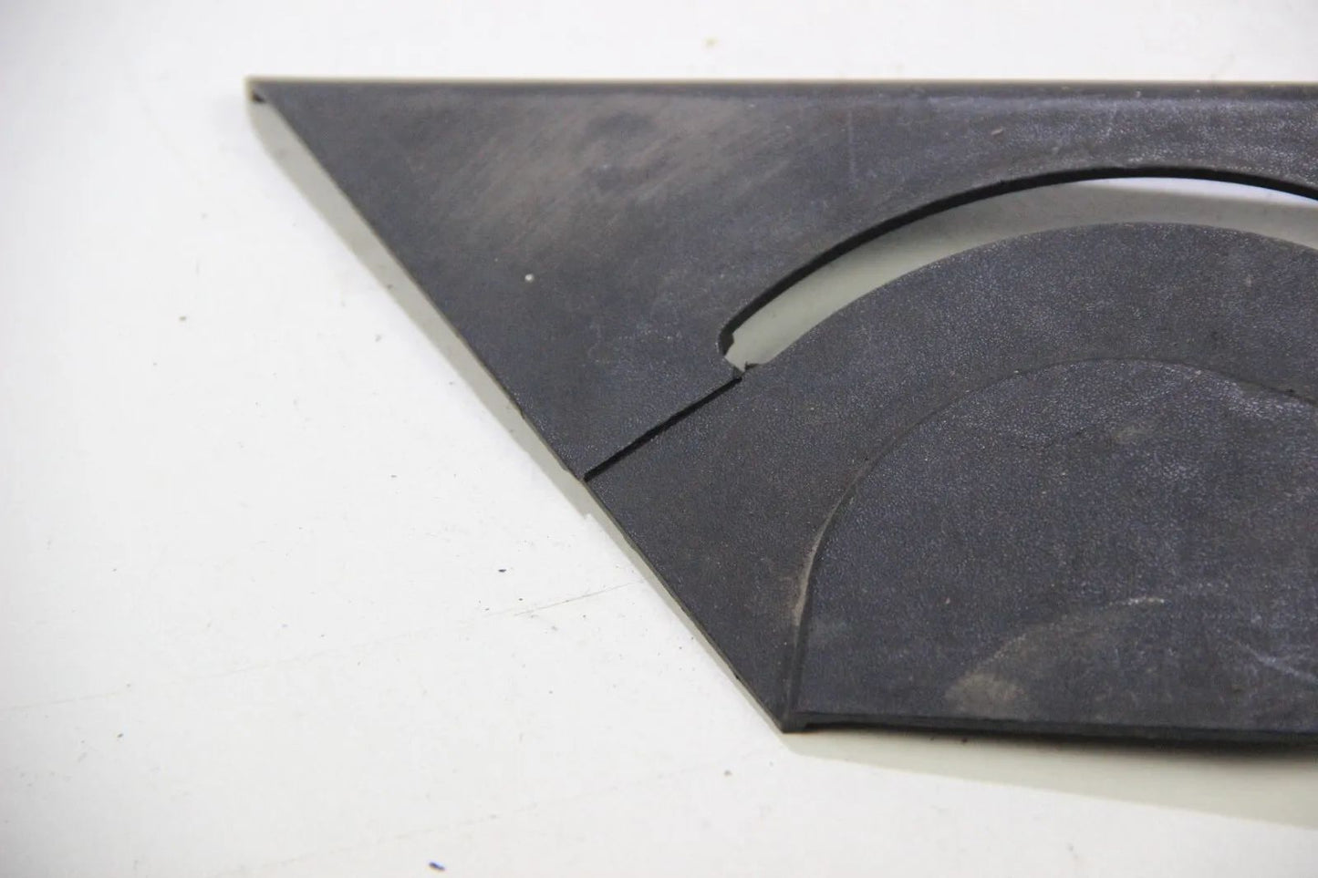 Original BMW E30 318i 320i 325i M3  Gurtdurchführung Links Cabrio 1935605