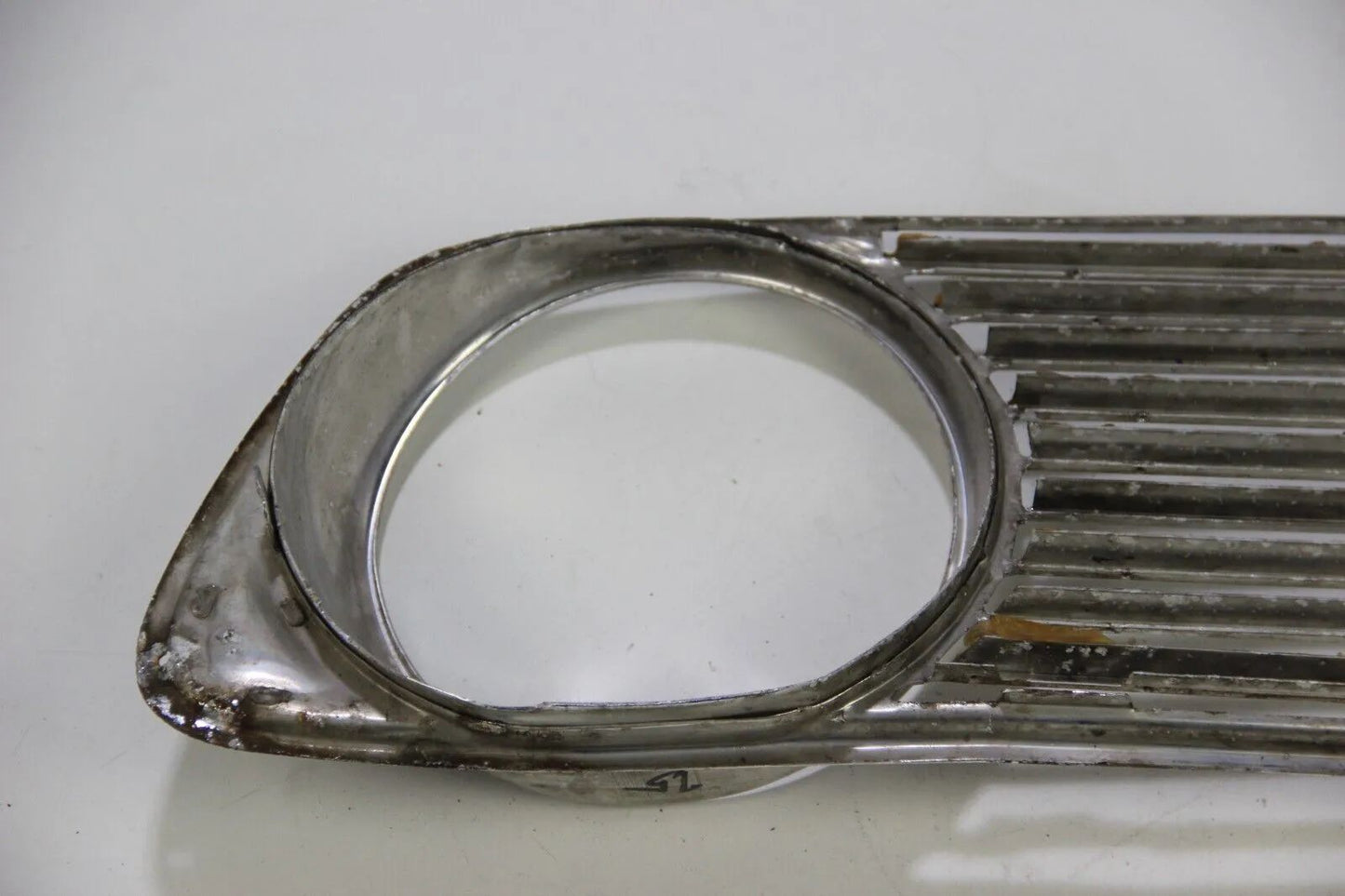 BMW E10 1502 1602 1802 2002  Ziergitter vorne Chrom Links Zierleiste OEM