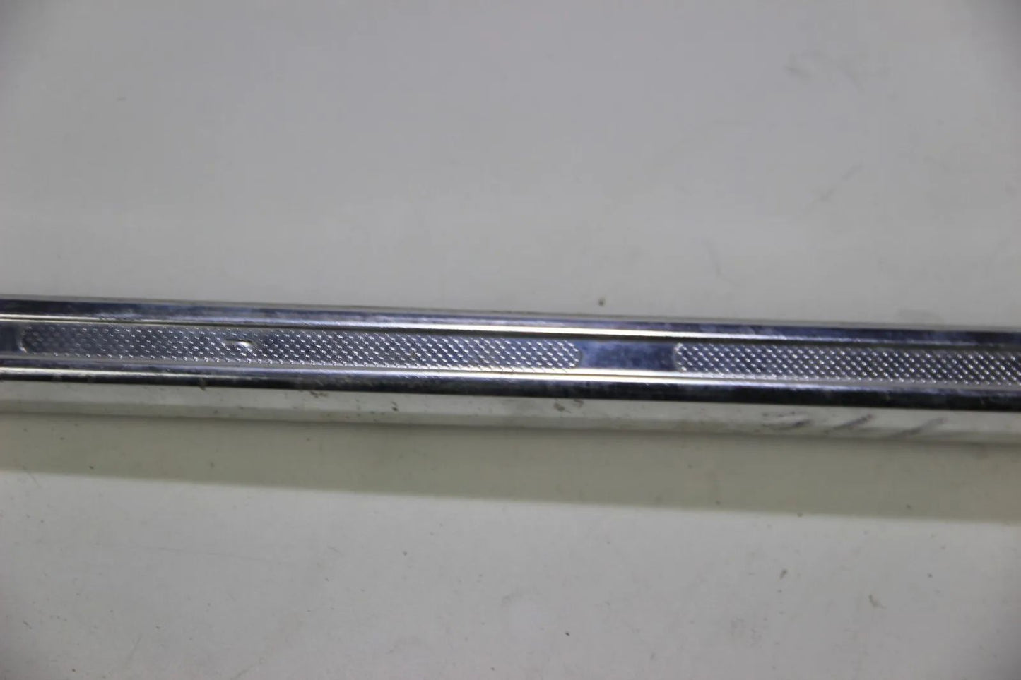 BMW E10 1502-1802 2002  bis 71' Chrom Leiste Abschlussblech hinten Rundleuchter