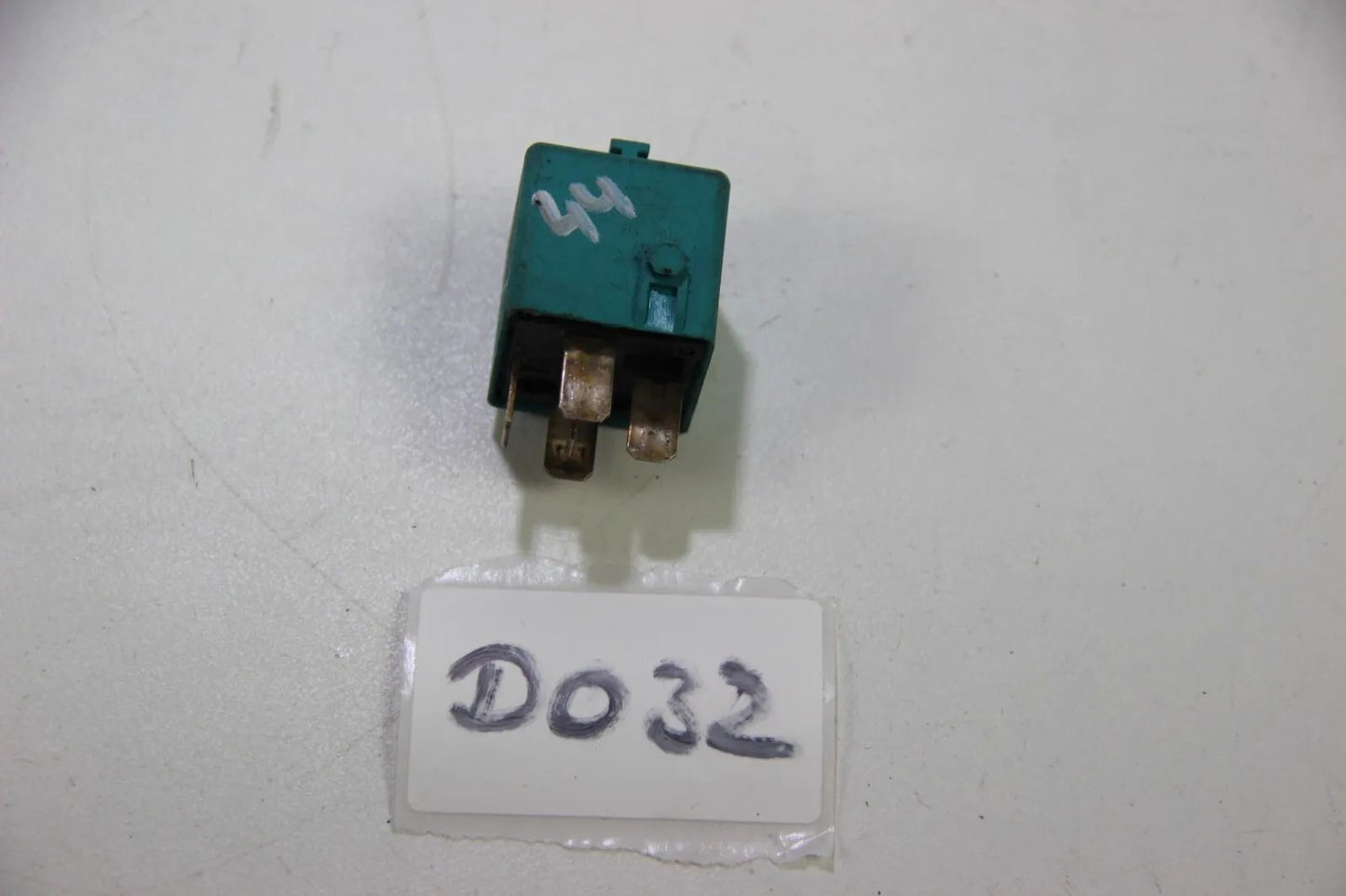 BMW E36 E34 E24 E32 E38 E31 Relais Relay Schliesser türkisblau 61361388910