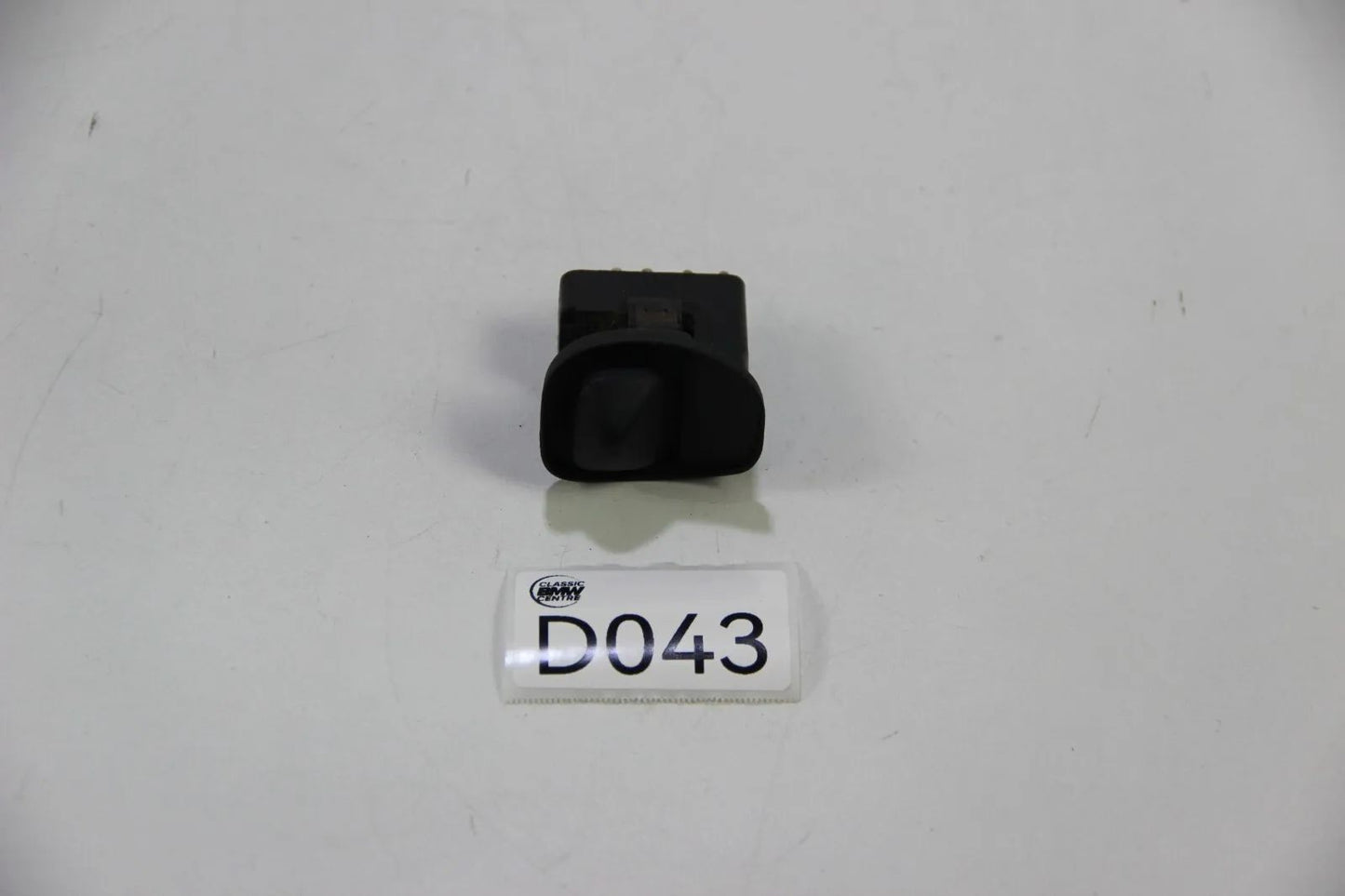 Original BMW E30 Elektrischer Schalter Spiegelverstellung außen 1369332