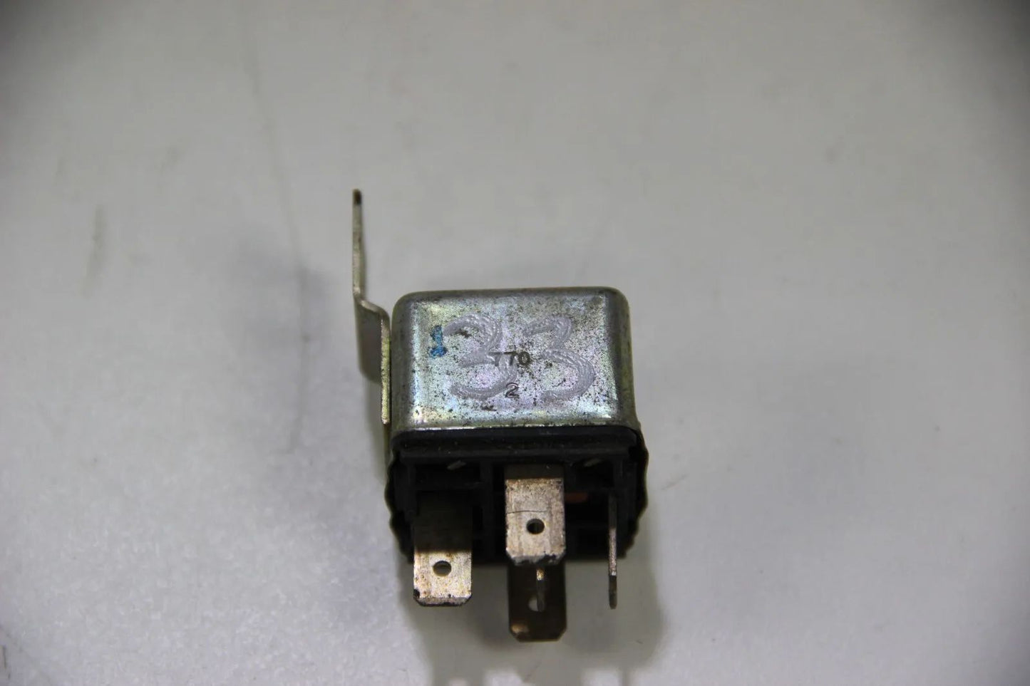 Original Bosch Relais Relay 24V 10/20A 0332204210  Oldtimer Relais