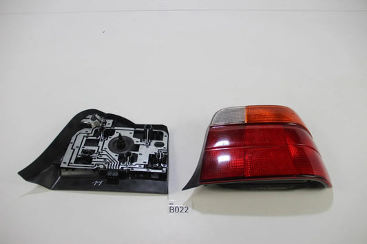Original BMW E36 3er Heckleuchte Hinten Rechts Taillight Light 8357876
