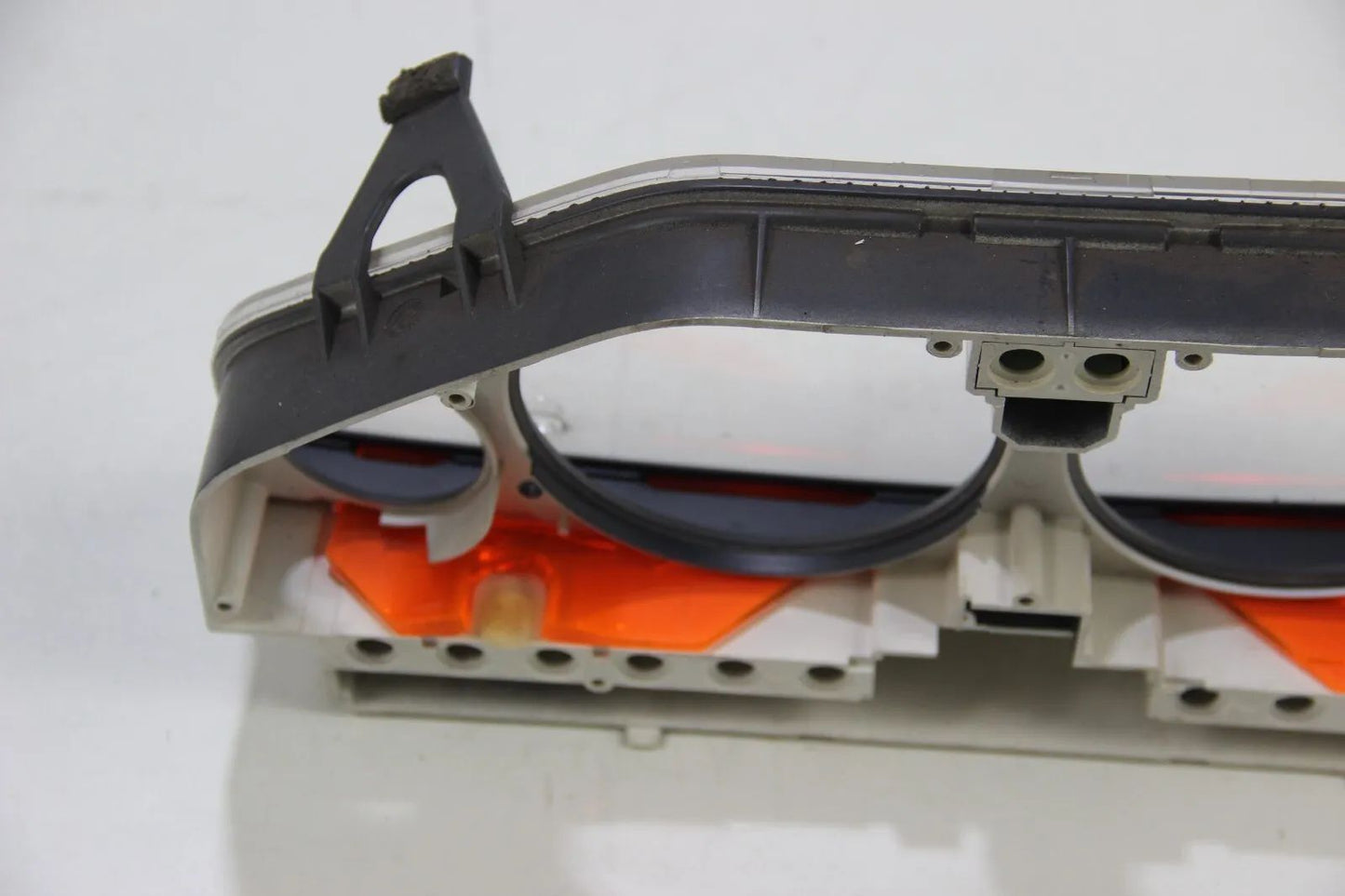 BMW E30 316i 318i Kombiinstrument Tacho Gehäuse für Tachos mit Quartz Uhr