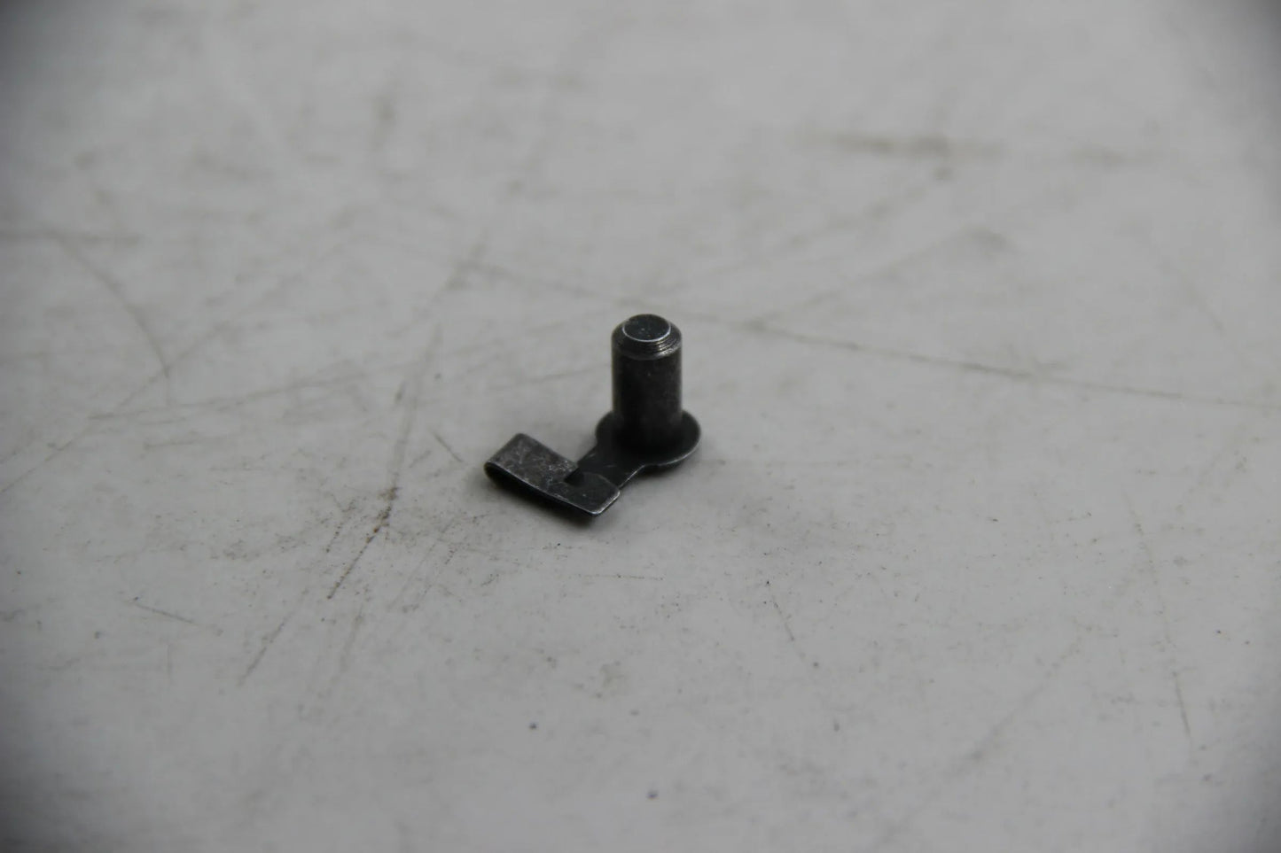 Original BMW E39 E38 Bolzen 6X12,5 Sicherheitsgurt NOS NLA 72111963597