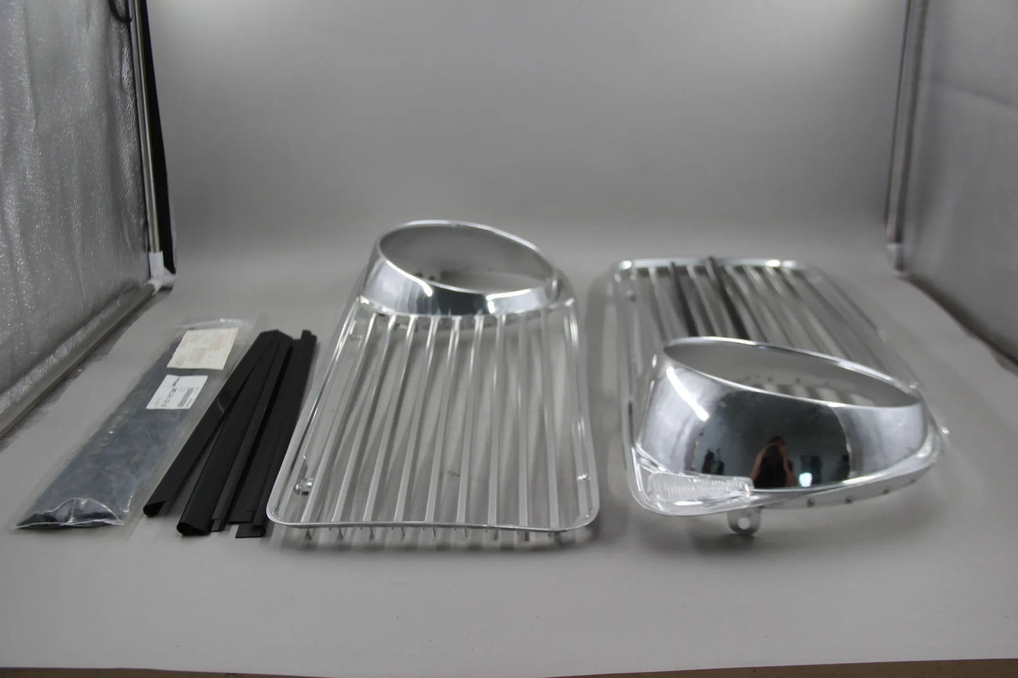 BMW E10 2002 ti tii Ziergitter links + rechts chrom Mitte chrom/schwarz Blende schwarz 1808473 1808474 1801577 1817840