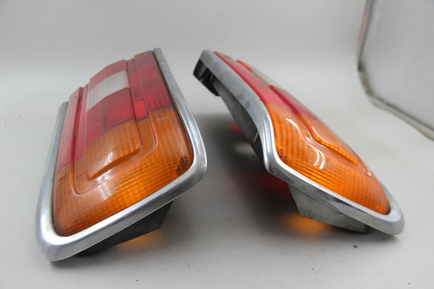 Orig. BMW E12 518i-535i Reflektor rechts/links mit Nebelschlusslicht 63211361511