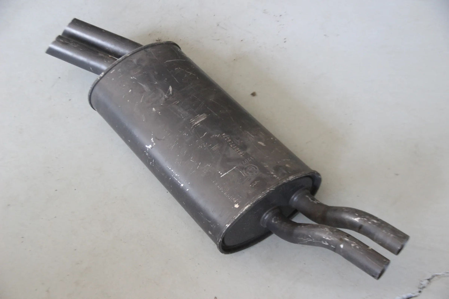 Original BMW 3er E30 2.5 Nachschalldämpfer NOS NLA 18121709374