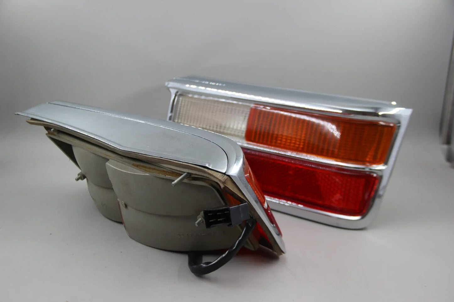 Original BMW NK 1800 2000 Rücklicht R + L chrom Komplett NOS NLA 8754115 8754116 / 24702 / 224701