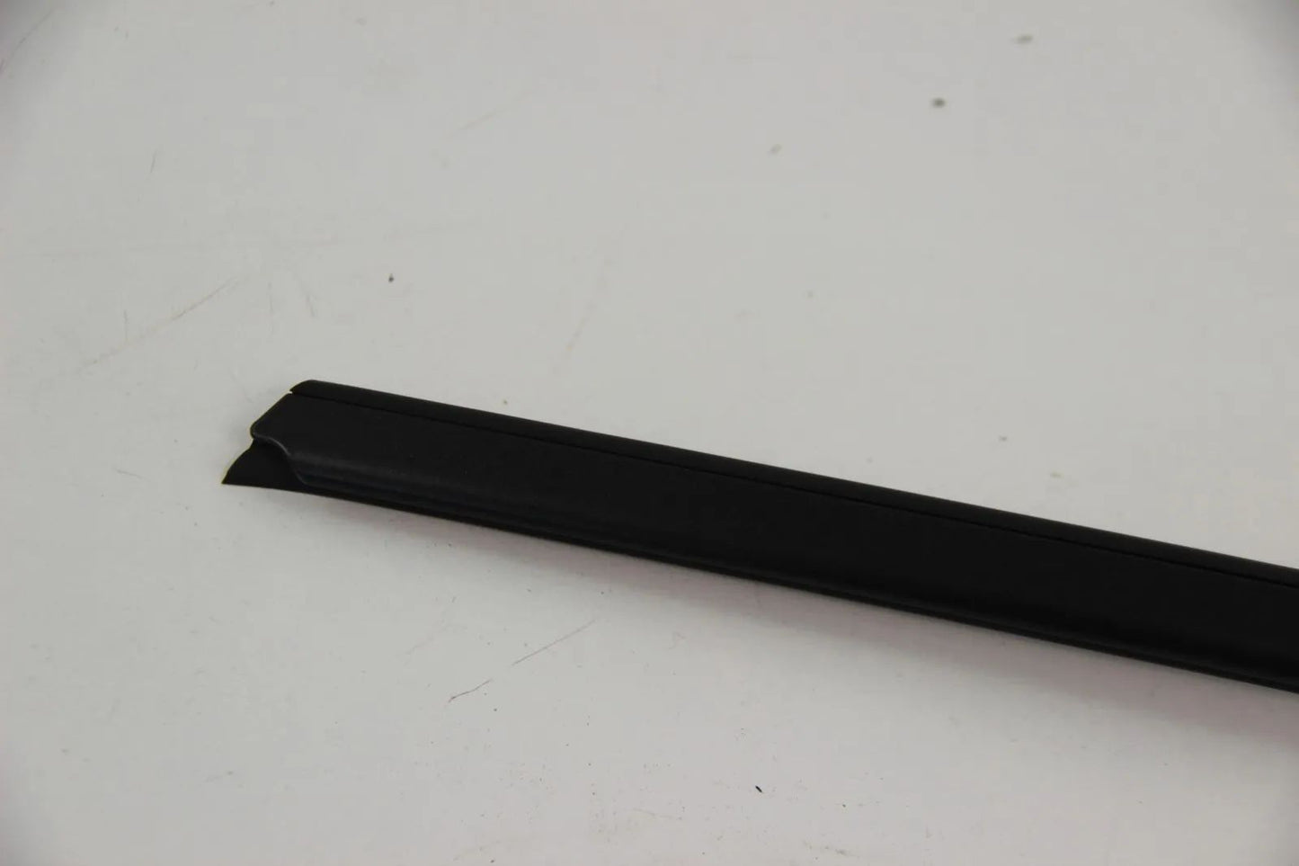 Original BMW E38 7er 728i-750i iL L7 725tds Wasserablauf rechts 51318125890