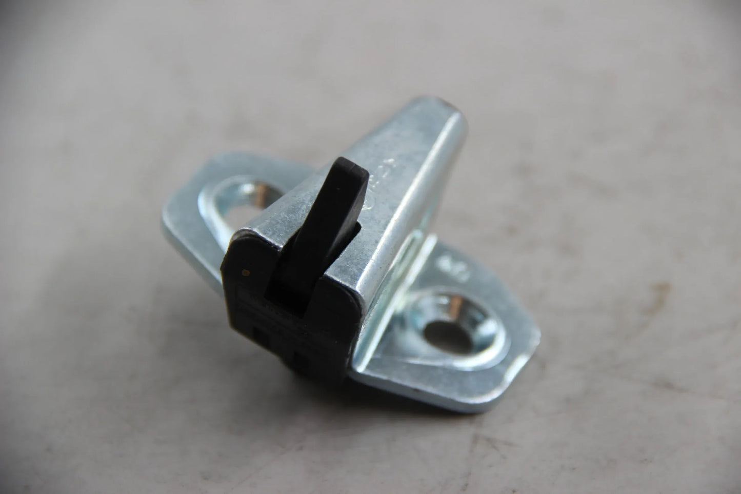 Original BMW Schalter Schliesskeil NOS NLA 61311374441