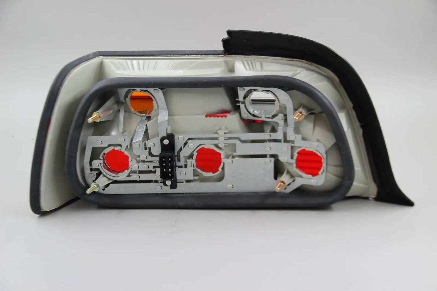 Original BMW E36 316i-323i Heckleuchte mit Nebelschlusslicht rechts 63211387658