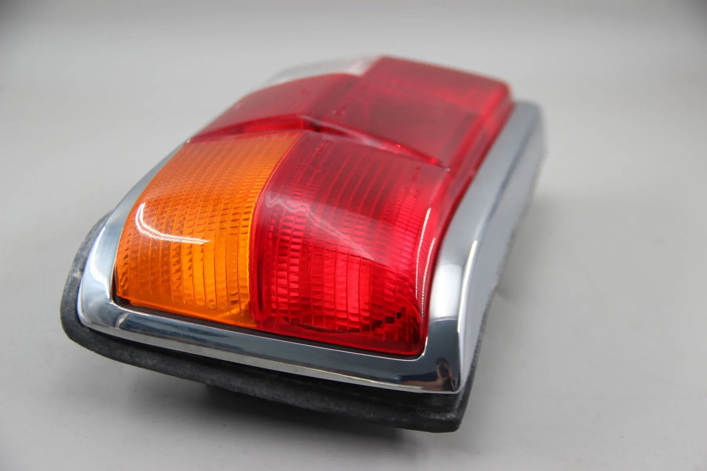 Original BMW E12 518-528 Heckleuchte mit Nebelschlusslicht links 63211354415
