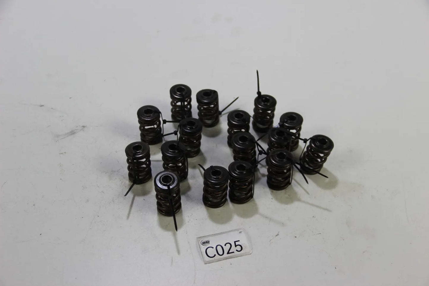 Original BMW E30 320is S14 S14b20 2.0 16x Ventilfeder mit Federtellern oben