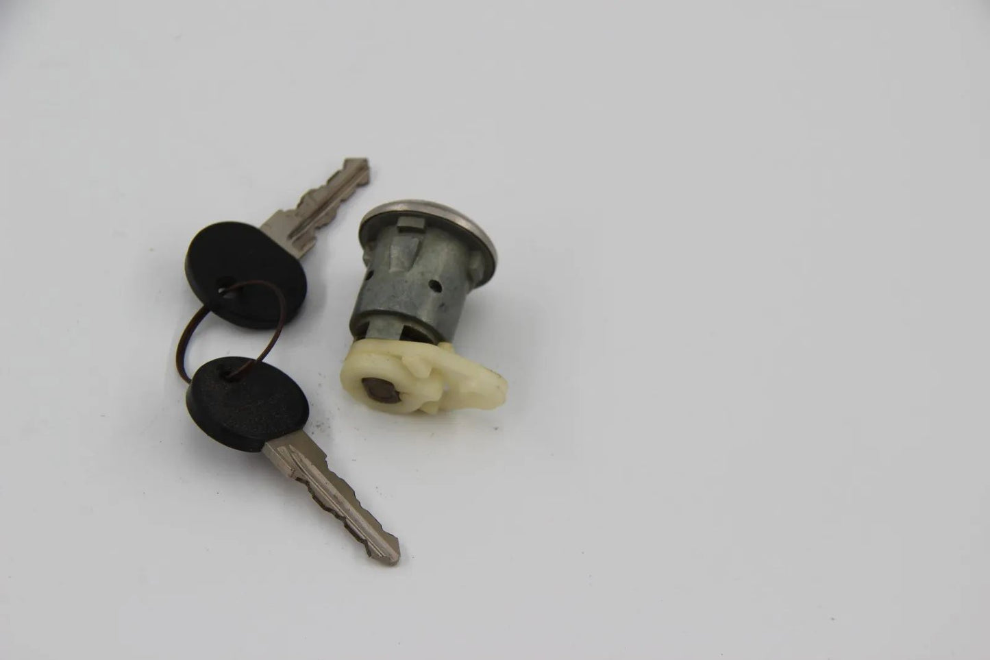 BMW E21 316-323i  Türschloss Vorne Rechts mit Schlüssel  51211848862 Neu