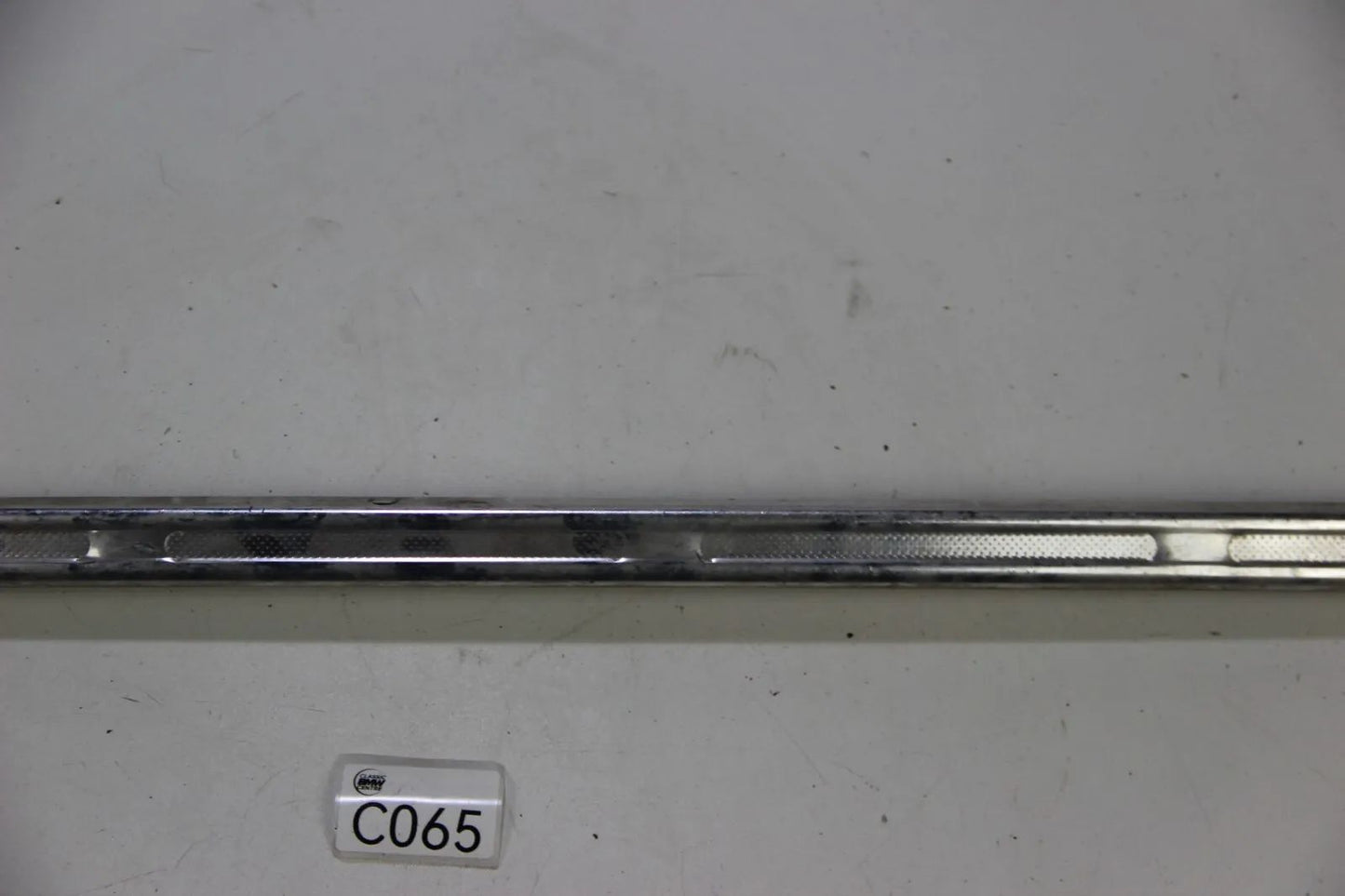 BMW E10 1502-1802 2002  bis 71' Chrom Leiste Abschlussblech hinten Rundleuchter