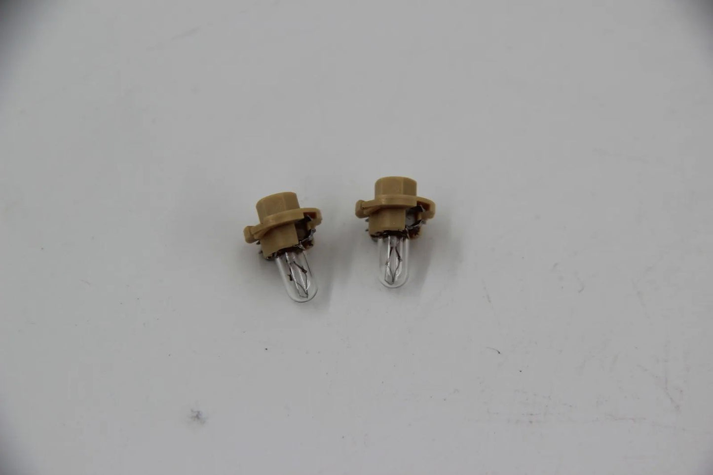 Original BMW E36 E34 E39 E32 E38 E31 E53 Glühlampe  12V 1,5W NOS 2Stk 6211139126