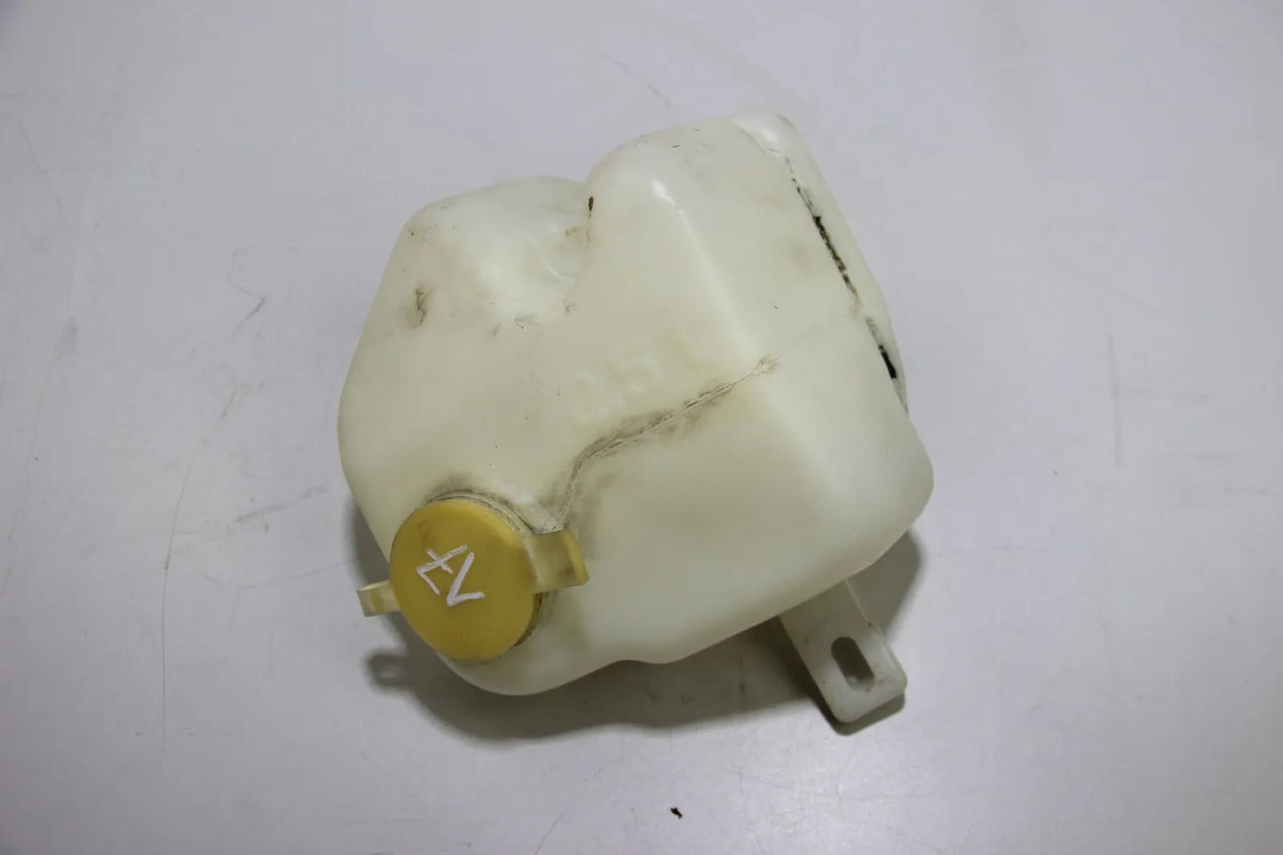 Original BMW E36 316i 3er Wischwasserbehälter Pumpe 6166 8370833