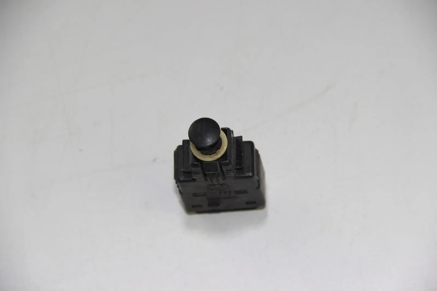 BMW E34 Bremslichtschalter Schlater Brake Light Switch 61311382385