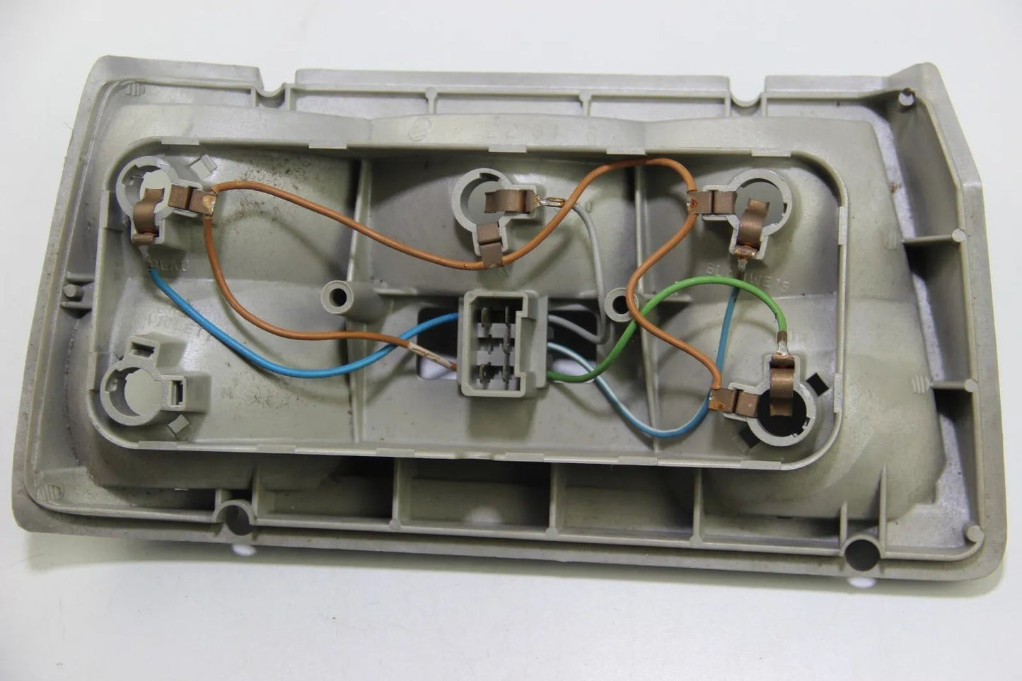 BMW E12 Lampenträger Rücklicht Heckleuchte Gehäuse rechts neu 63211354416
