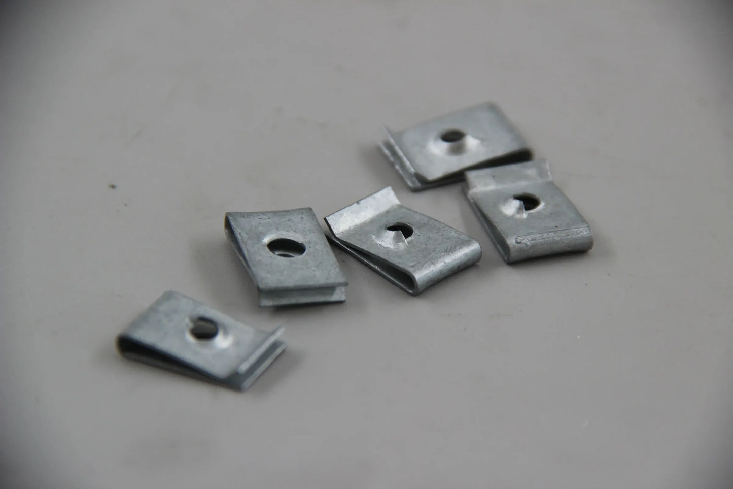 Orig. BMW E30 316i-325i M3 E28 E60 E24 E23 5x Blechmutter ST4,8-7-ZNS 07129901654