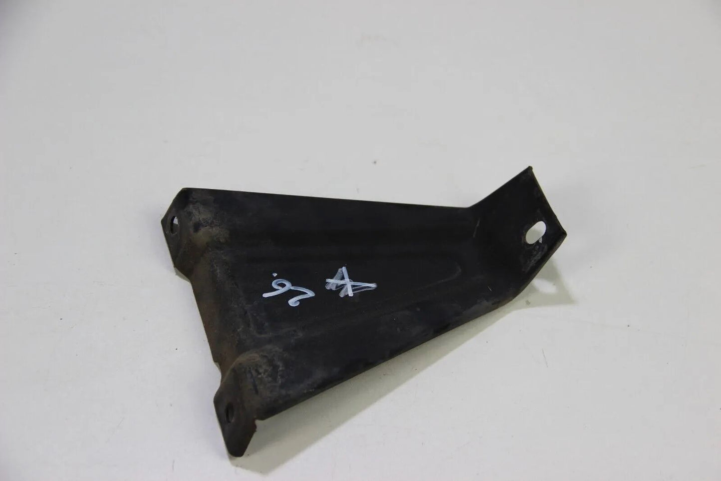 Original BMW E24 635csi ab 87' Halterung Mitte Frotnschürze 51111861258