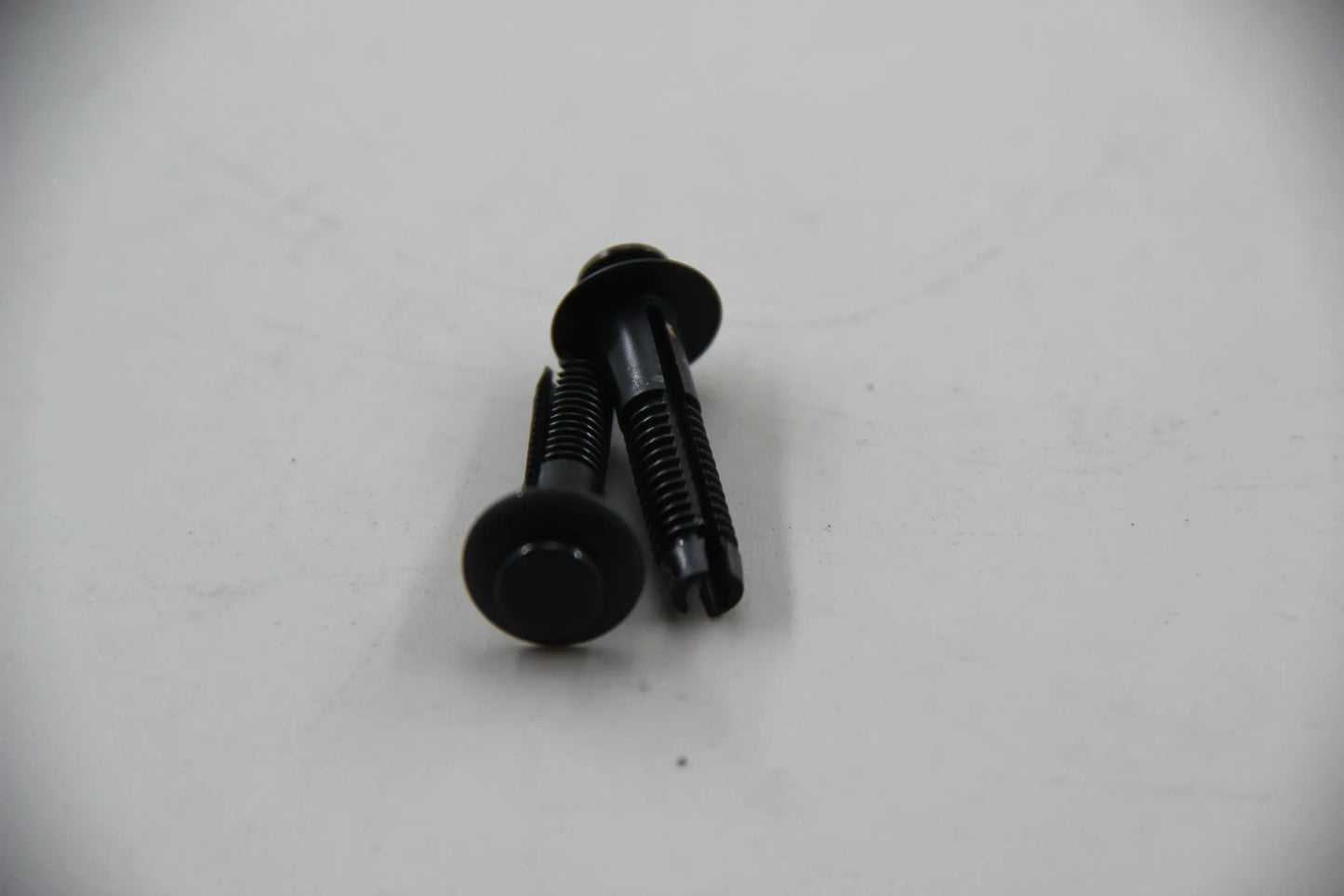 Original BMW E60 E61 5er Touring Limo 2x Spreizniet Niet Plastik 07147139402