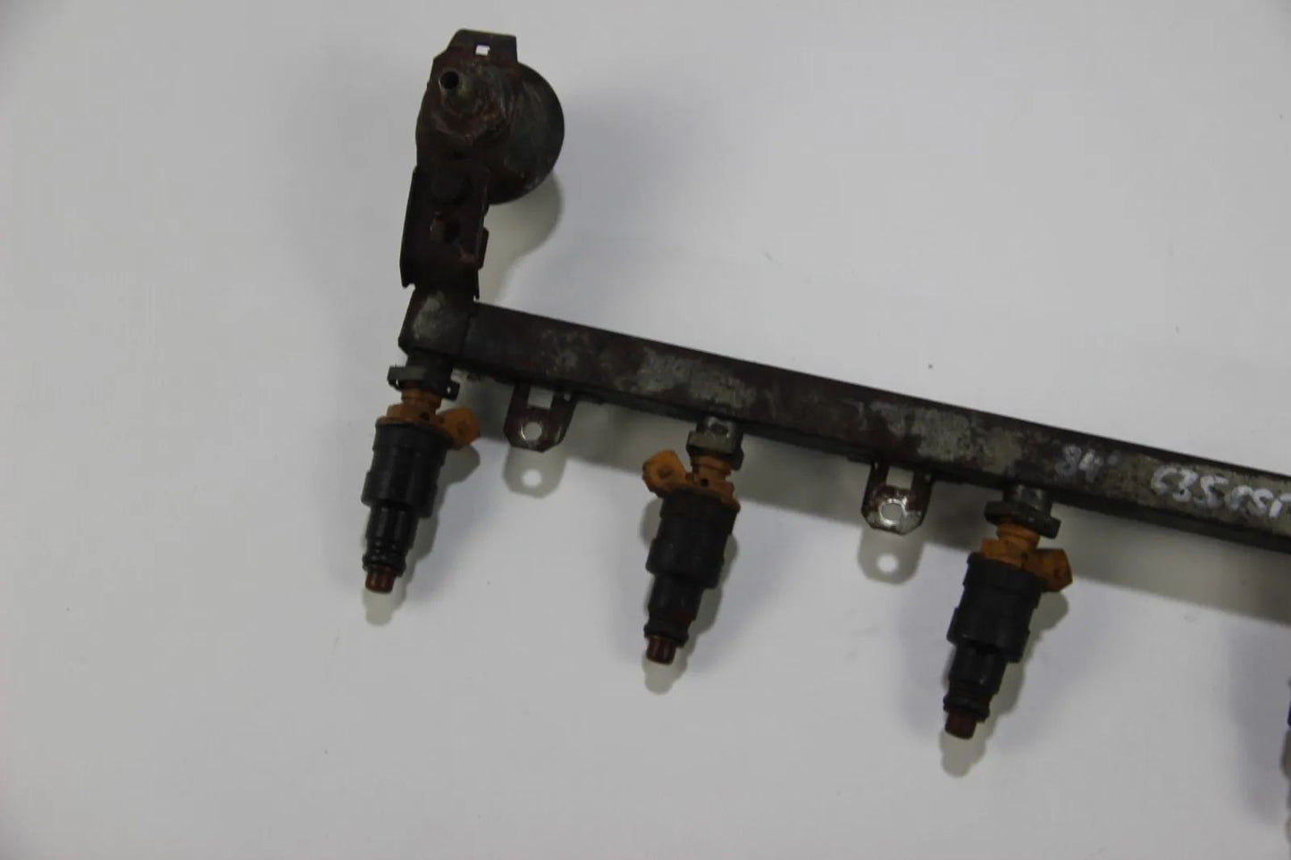 Original BMW E24 635i ab 84 Einspritzleiste Fuelrail mit Injektoren Benzin OEM 6