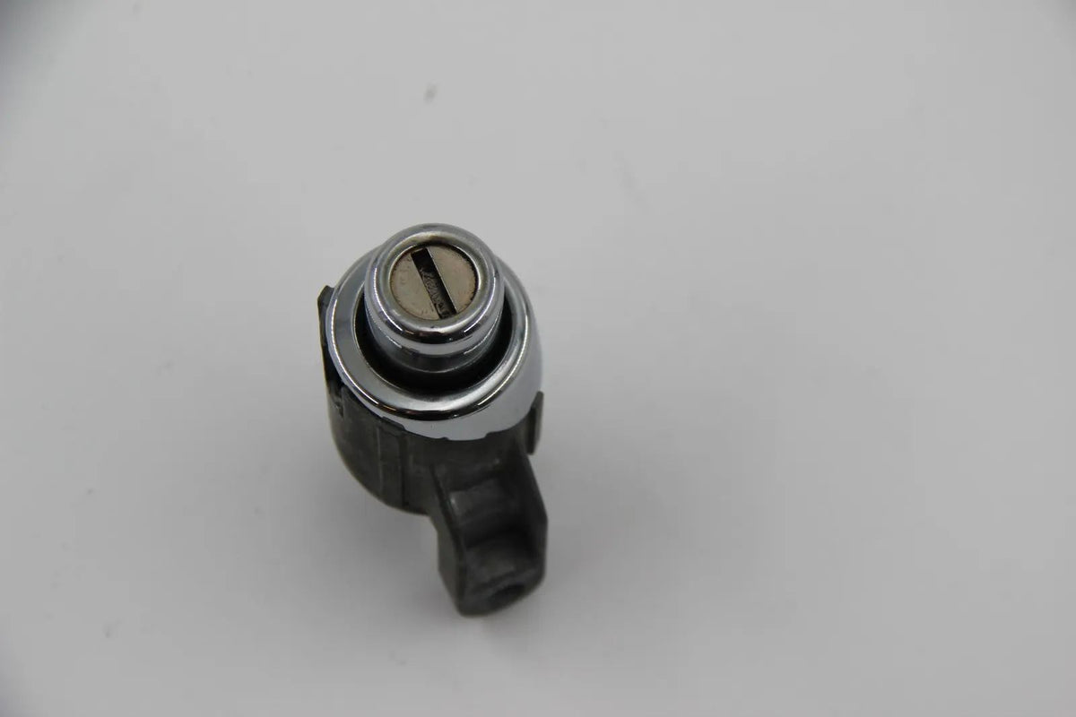 Original BMW E23 7er  Heckklappenschloss + Schlüssel  512418706071