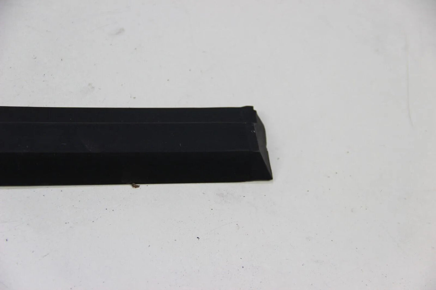 Original BMW E12 518-535i Gummileiste Unten Rubber Trim Lower 51111823411
