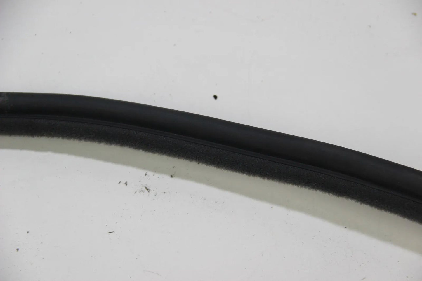 BMW E30 4-Türer Limo Touring 316i-325i Türdichtung hinten rechts Kantenschutz