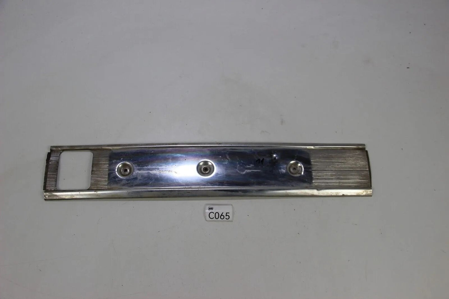 BMW E9 2.5 2.8 3.0 CSI CSL  Zierleiste Chrom Hinten Mitte Kennzeichenblende