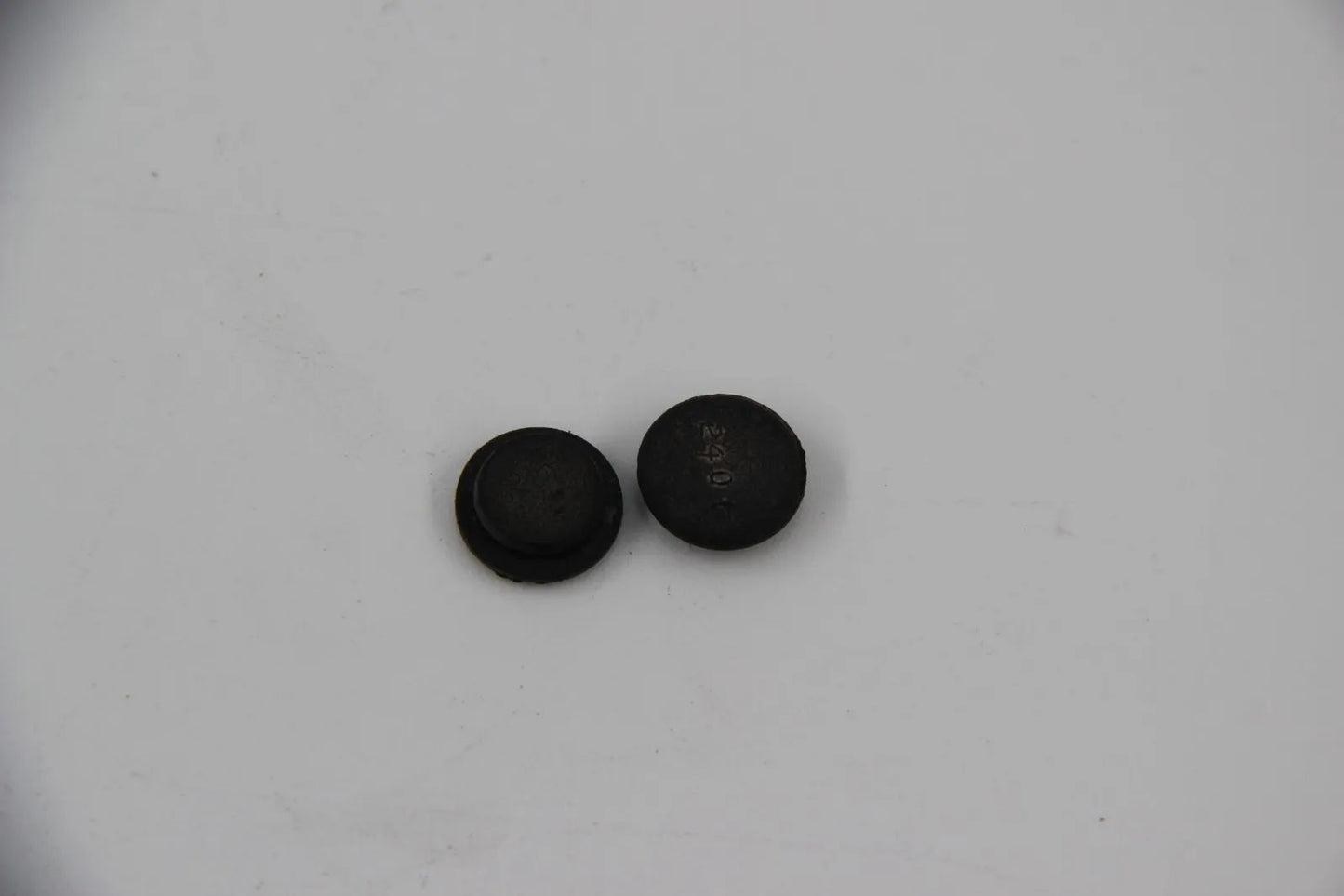 BMW E3 E9 E21 E30 E12 E28 E23 2x Gummistopfen D=8mm New Old Stock 41125503104