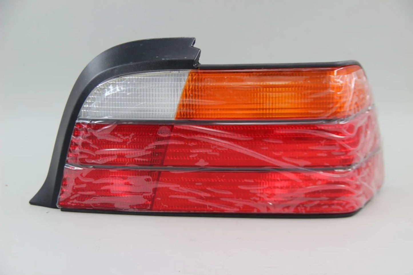 Original BMW E36 316i-323i Heckleuchte mit Nebelschlusslicht rechts 63211387658