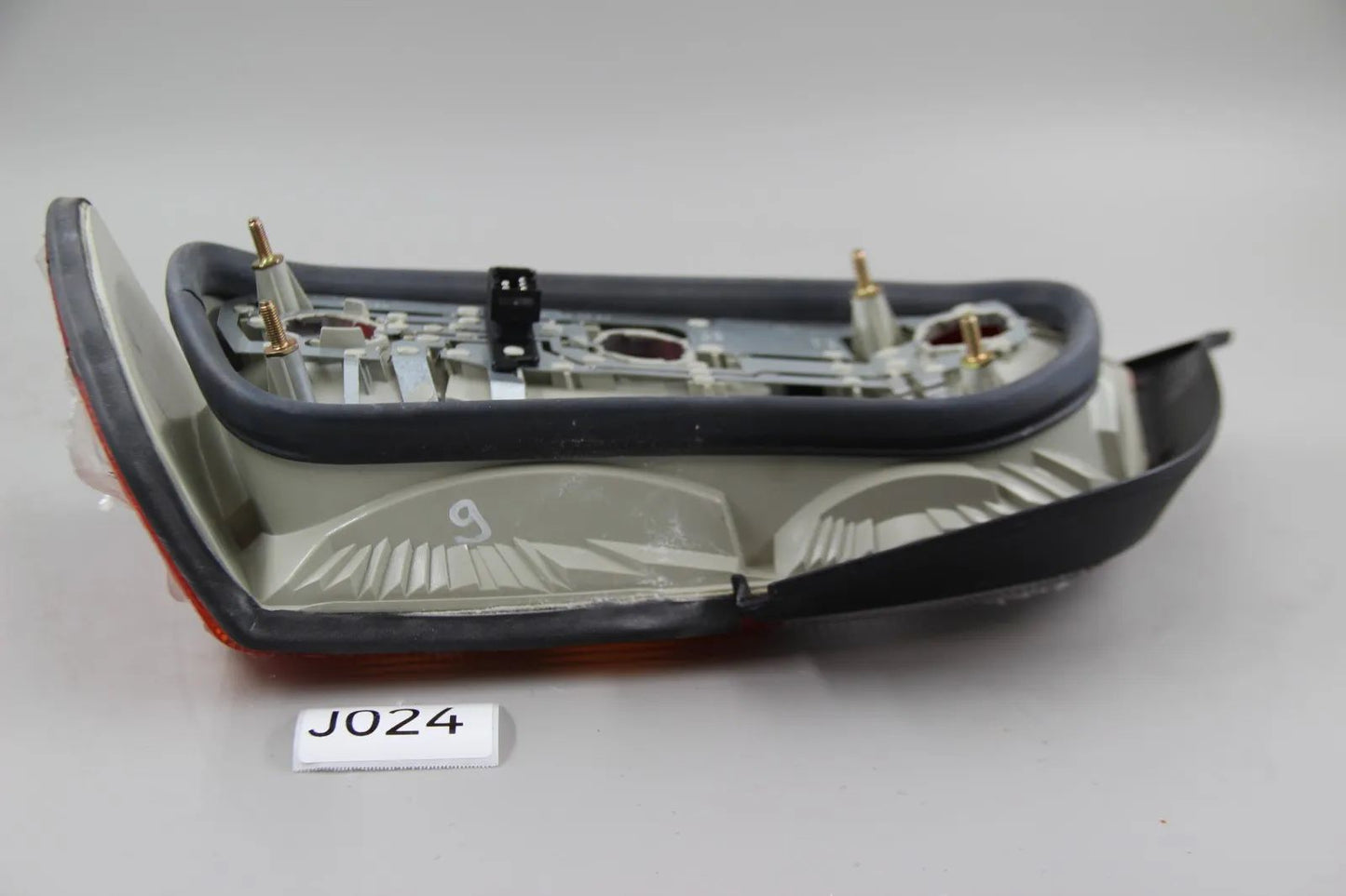 Original BMW E36 316i-323i Heckleuchte mit Nebelschlusslicht links 63211387657