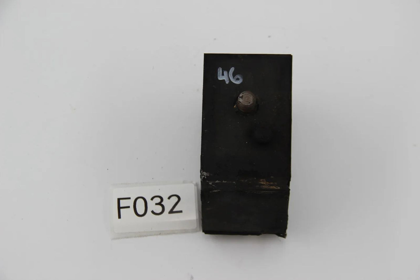 Original BMW E10 Neueklasse Lager Gummilager links Rechteckig  11811109352