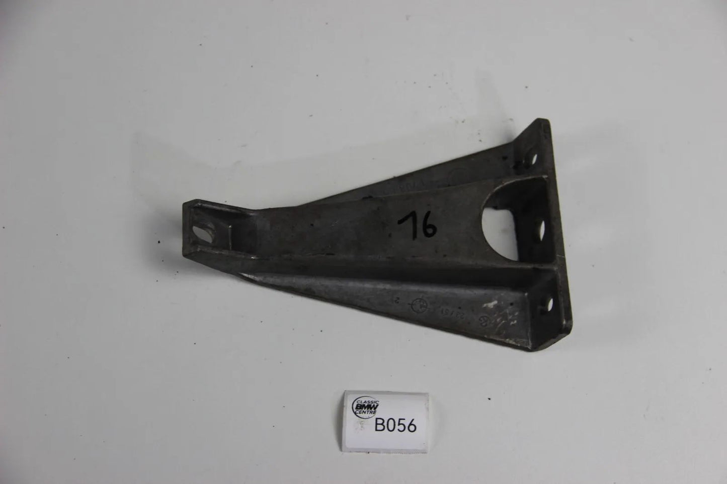 Original BMW E32 M34 Stütze Halterung Ansaugbrücke 1708851 5er 7er Bracket