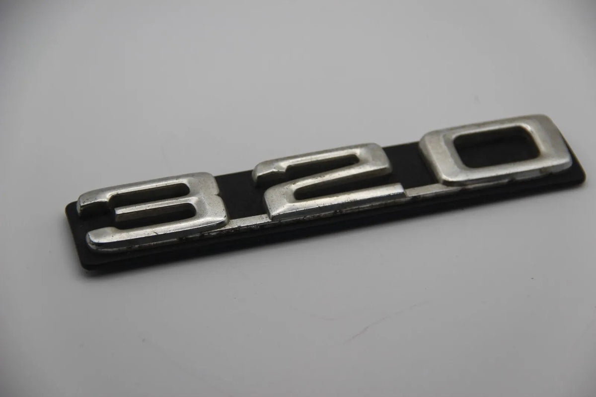 Original BMW E21 320i Modellbezeichnung Emblem Badge Schriftzug Schild