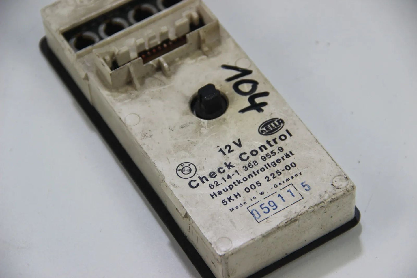 Original BMW  E30 M3 325i Check Control Hella deutsch 1368955 CC OEM