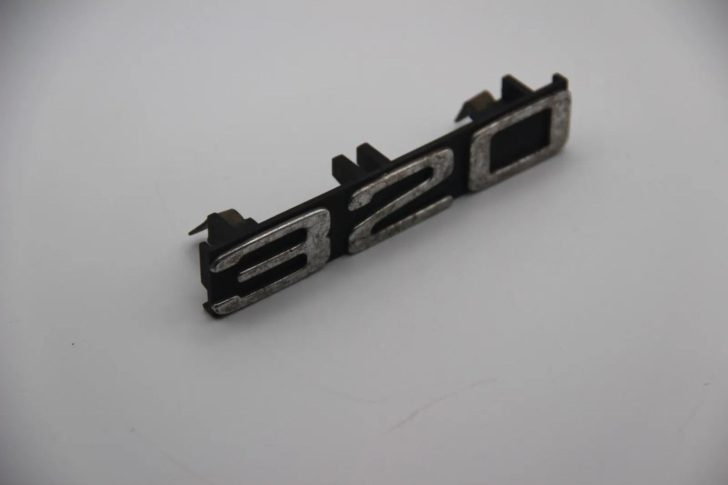 Original BMW E21 320 Kühlergrill Modellbezeichnung Emblem Badge Schriftzug