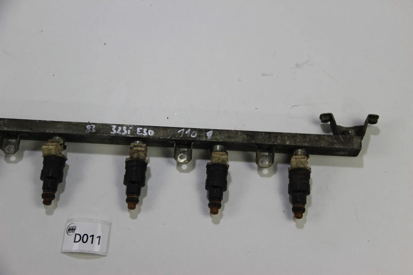 Original BMW E30 323i Einspritzleiste Fuelrail mit Injektoren 3er Benzin OEM