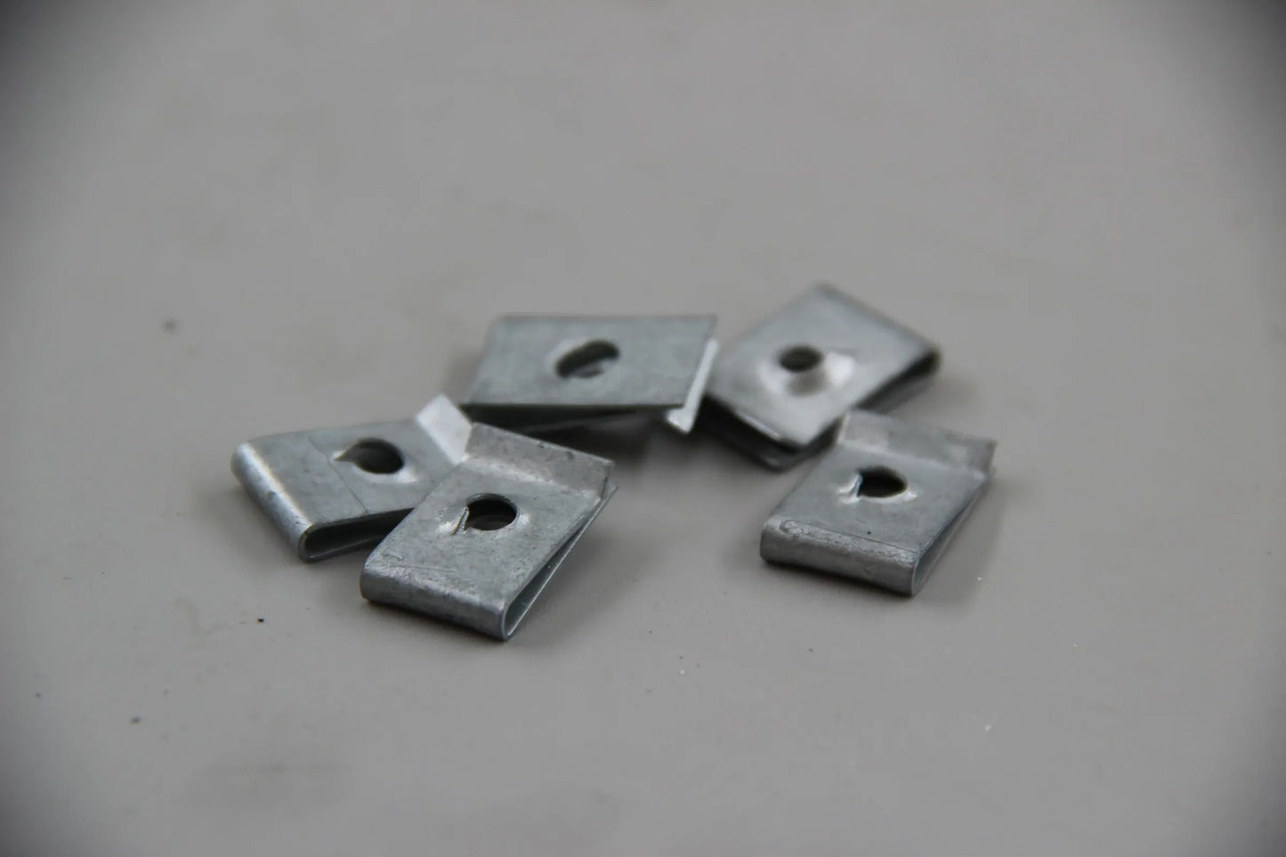 Orig. BMW E30 316i-325i M3 E28 E60 E24 E23 5x Blechmutter ST4,8-7-ZNS 07129901654