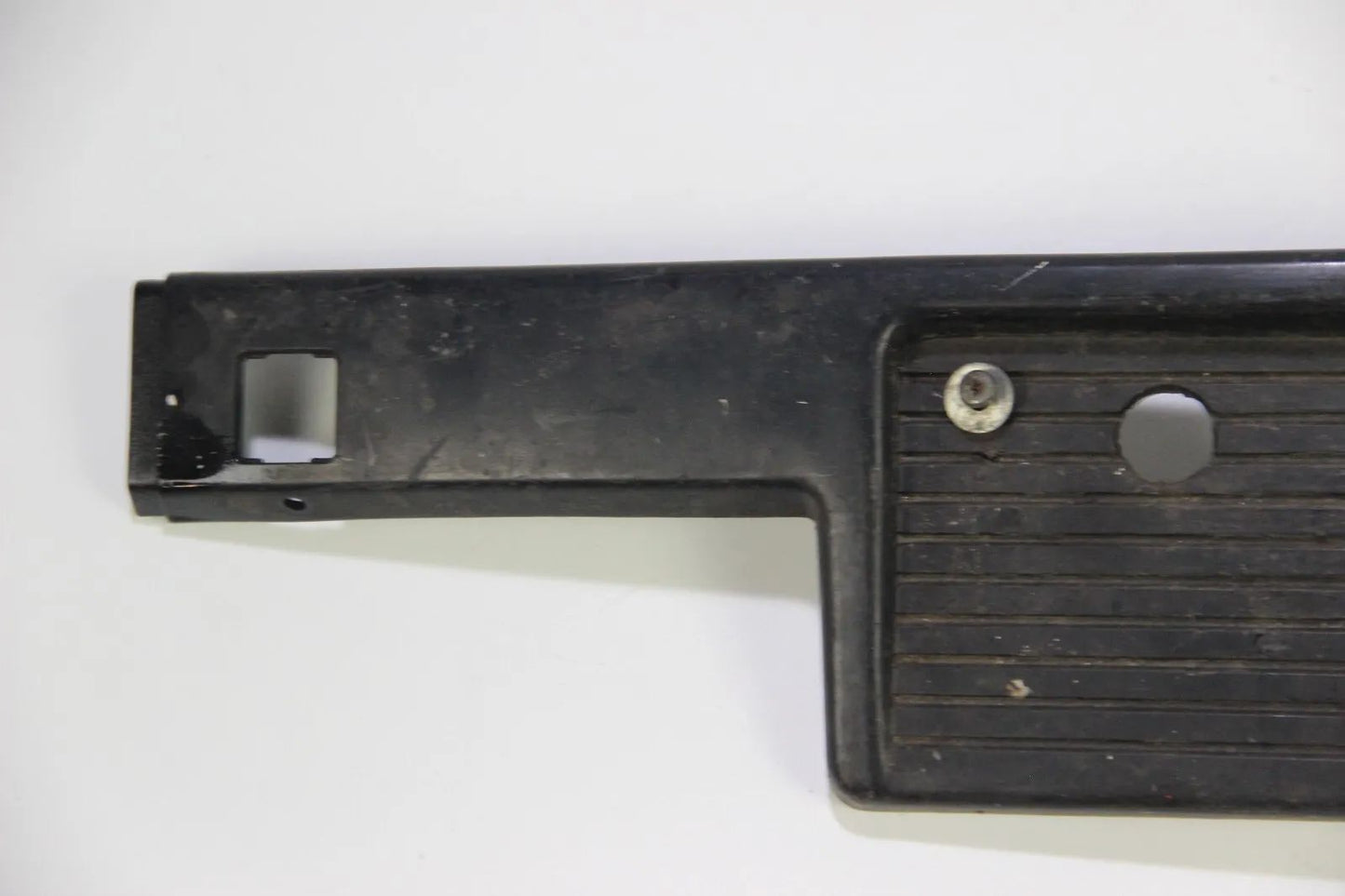 Original BMW E30 VFL Kennzeichen Leiste Halter vorne 51111888266 316i-325i 325e