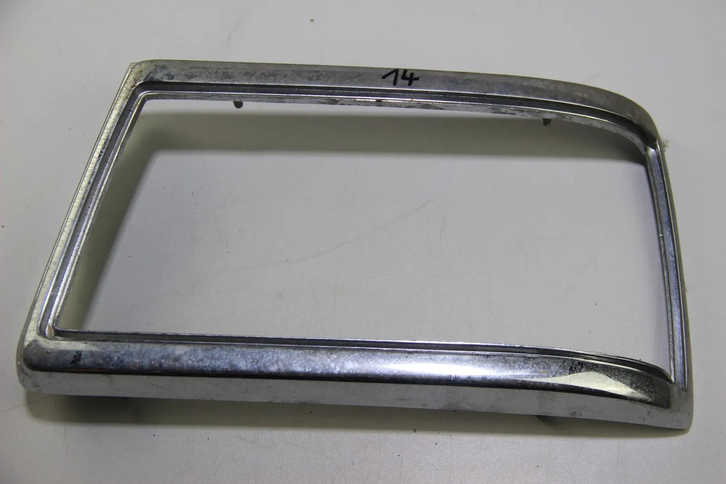 BMW E12 Heckleuchte Rücklicht Heckleuchte rechts chrom Rahmen taillight frame